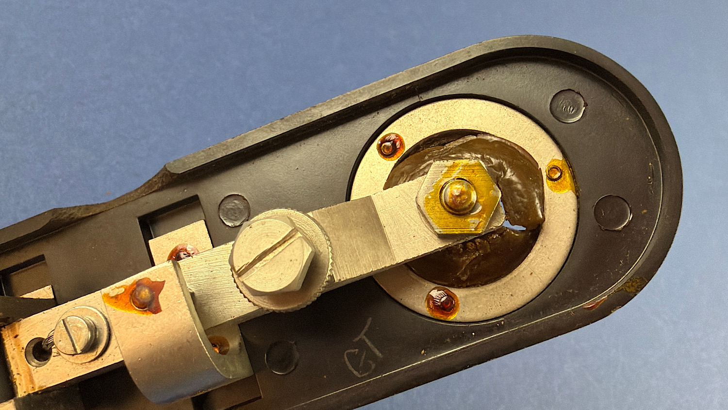 Close up of the internal mechanism on the WW2 RAF Bathtub Morse key with the GT marking visible