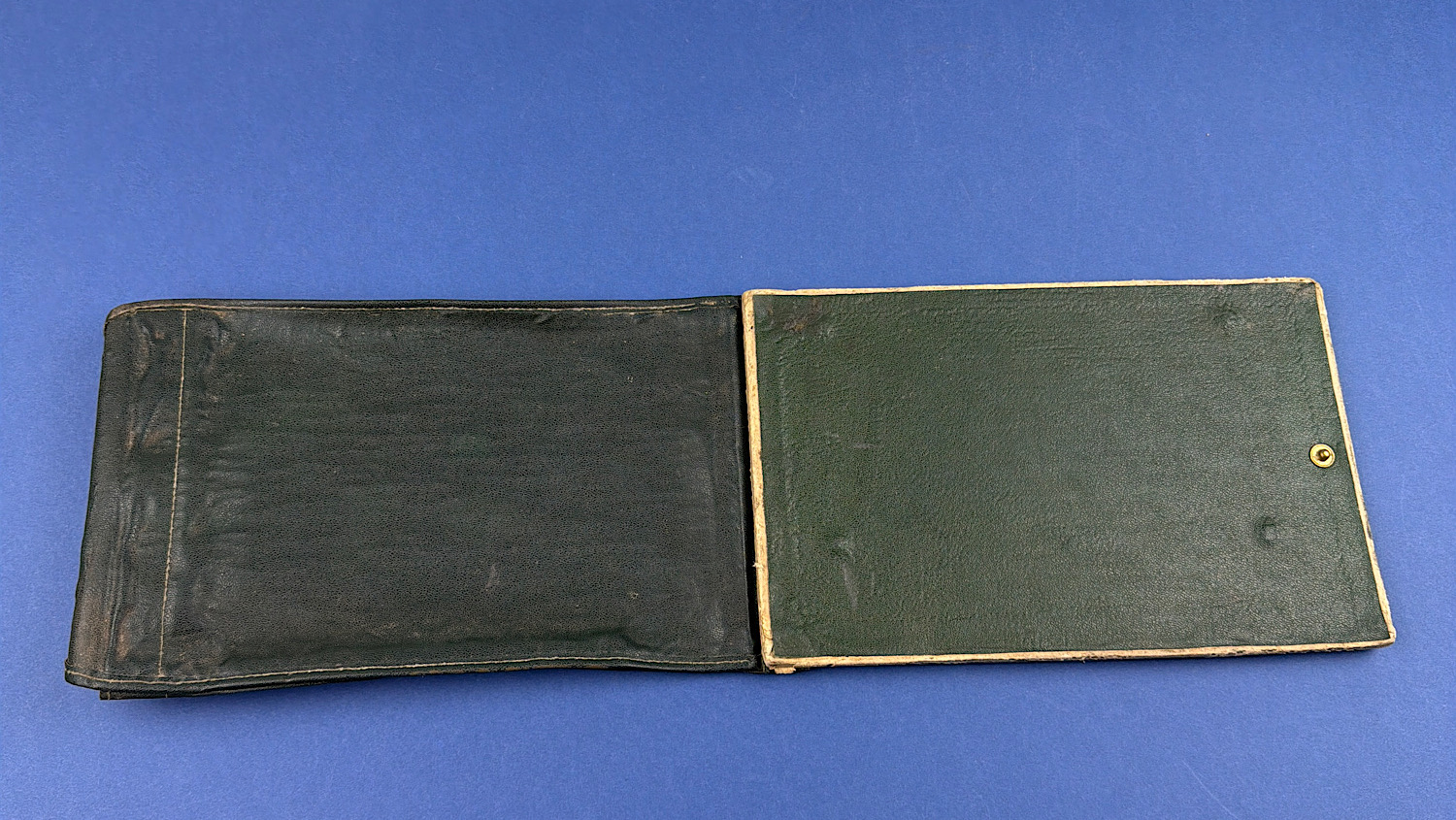 Reverse view of WW2 British Army Drivers M.T. Notes sleeve showing green cover and board backing