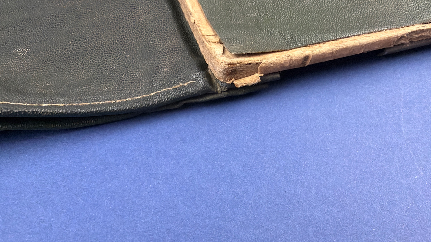 Close up of edge wear and board construction on original WW2 Drivers M.T. Notes sleeve