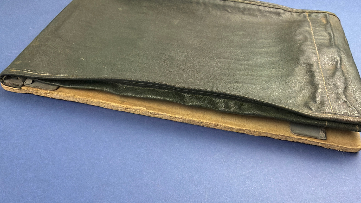 Side view of green waterproofed cover and board backing on WW2 Drivers M.T. Notes sleeve