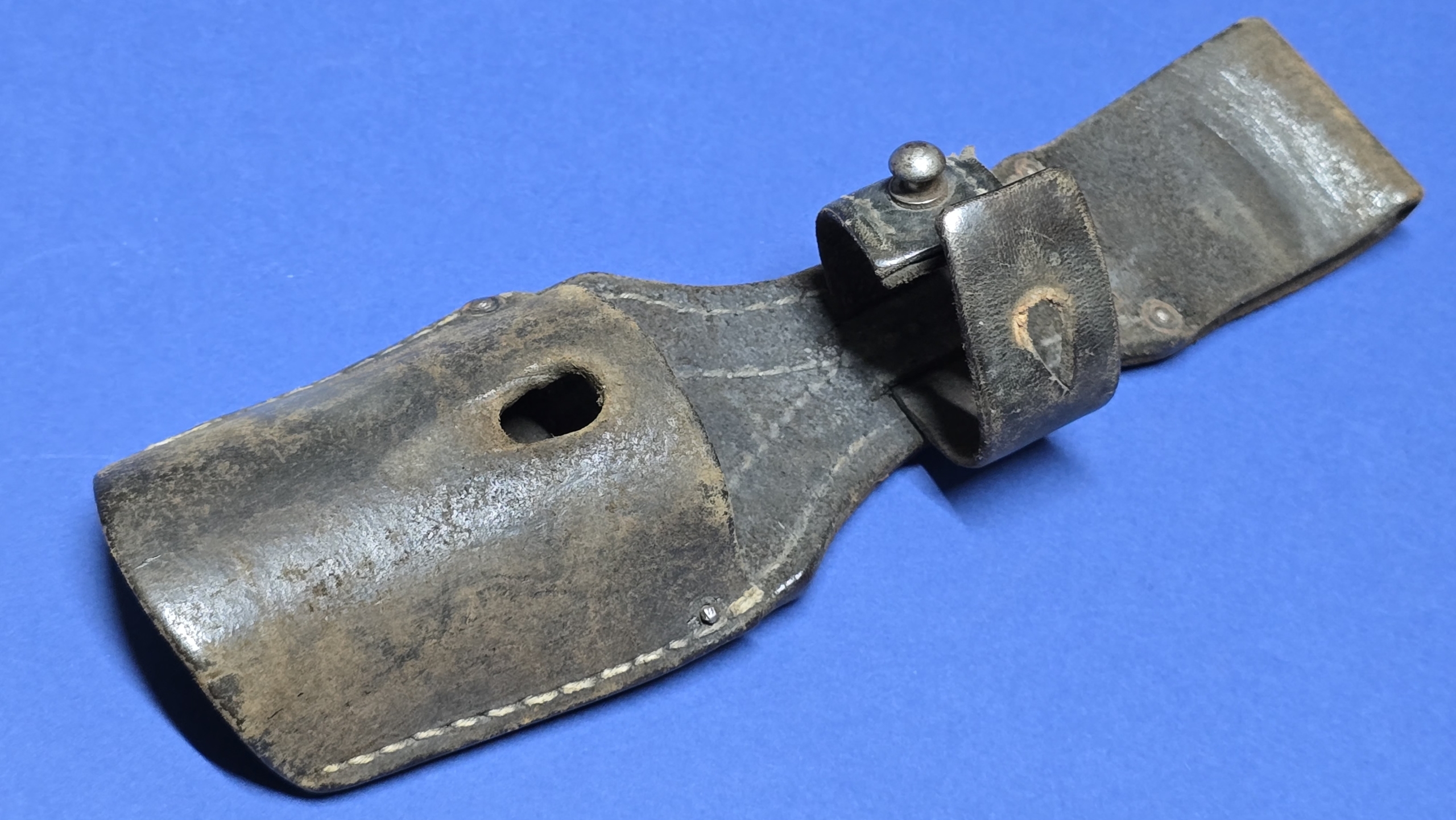 WW1 German 98/05 Butcher Bayonet Leather Frog