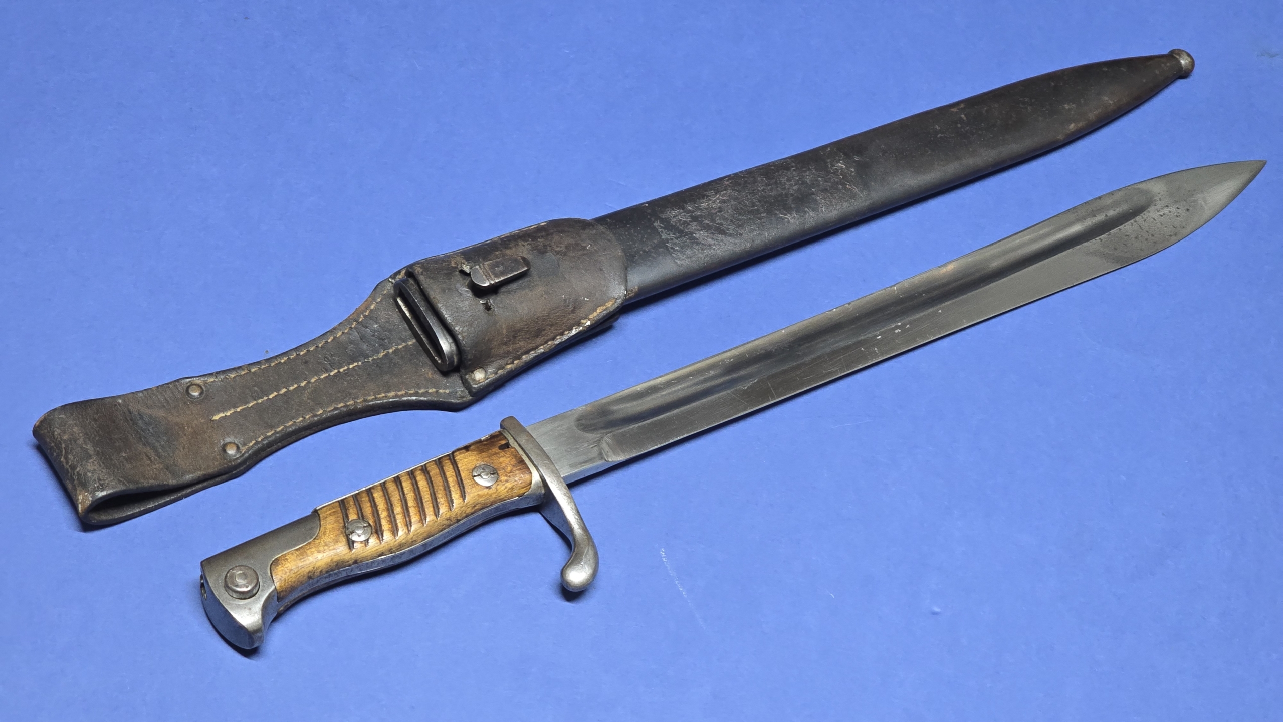 WW1 German 98/05 "Butcher" Bayonet with Original Frog – P.D. Lüneschloss Solingen – Dated 1916