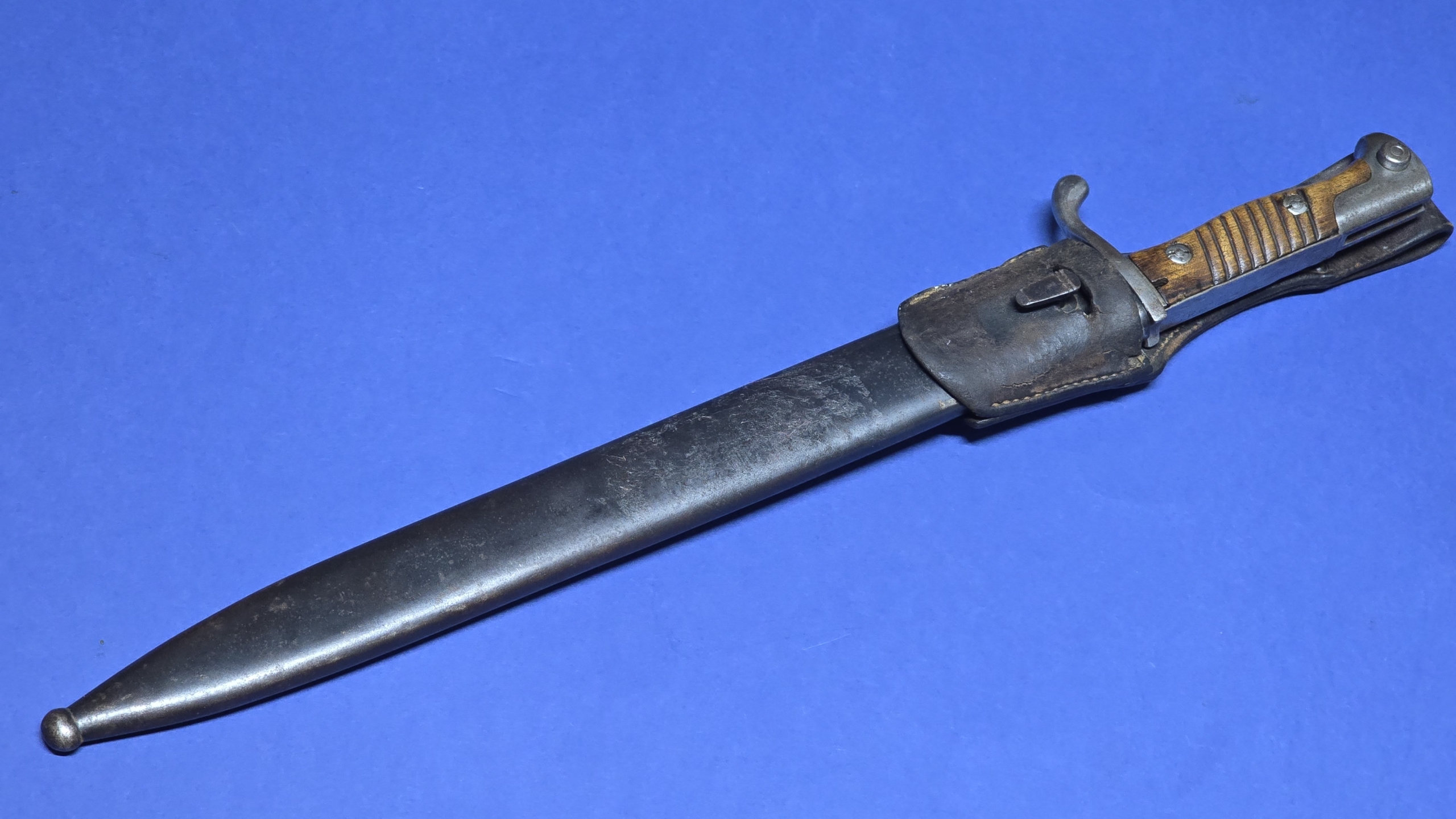 WW1 German 98/05 "Butcher" Bayonet with Original Frog – P.D. Lüneschloss Solingen – Dated 1916