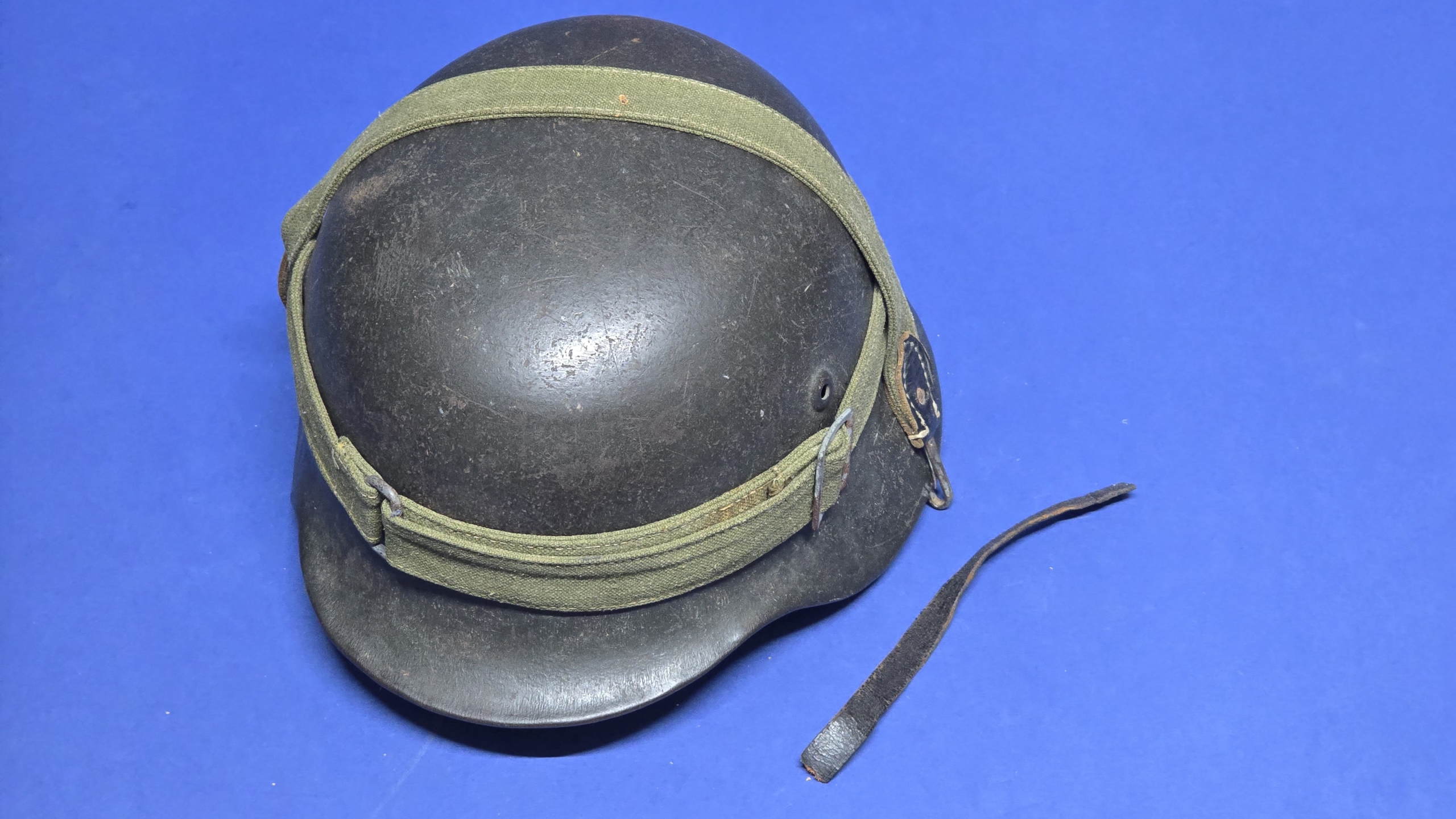 Untouched Original WW2 German M40 Heer Single Decal Combat Helmet – hkp 68 Shell