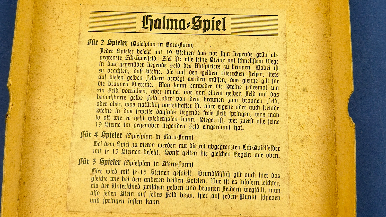 Close-up of the original German Halma-Spiel instruction sheet printed in traditional Fraktur script.