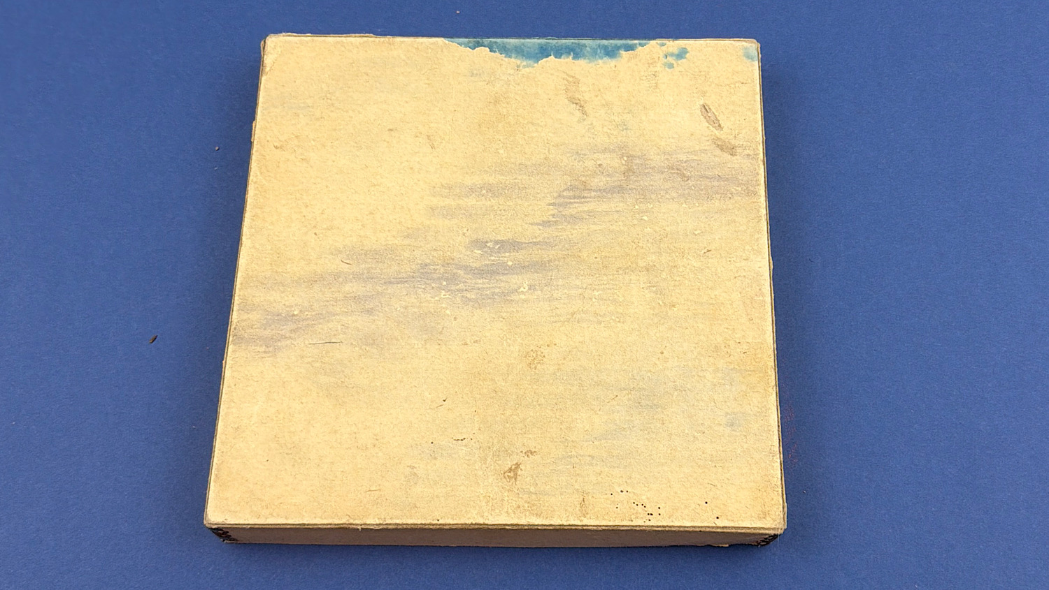 Reverse of the original Early WW2 German Halma-Spiel box showing the plain card base.