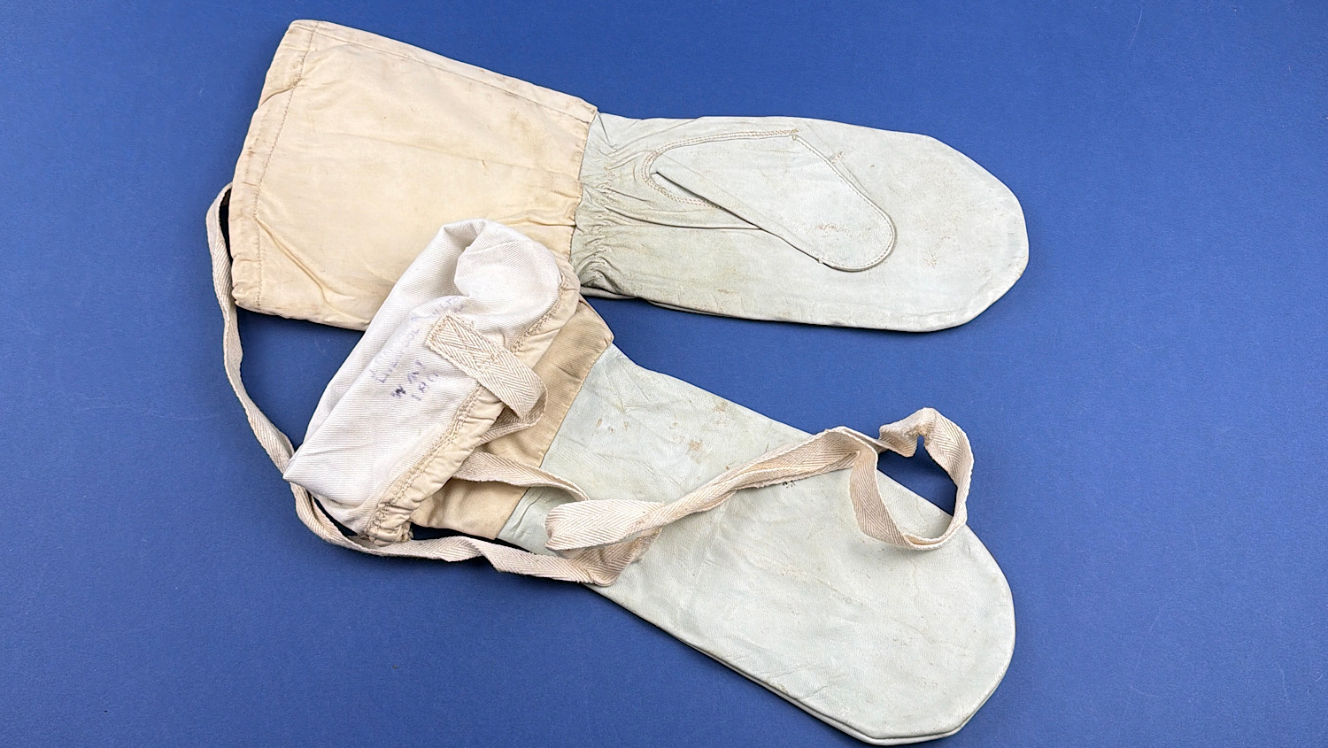 WW2 British Army 1944 dated leather mittens with fabric cuffs and original white herringbone joining tape