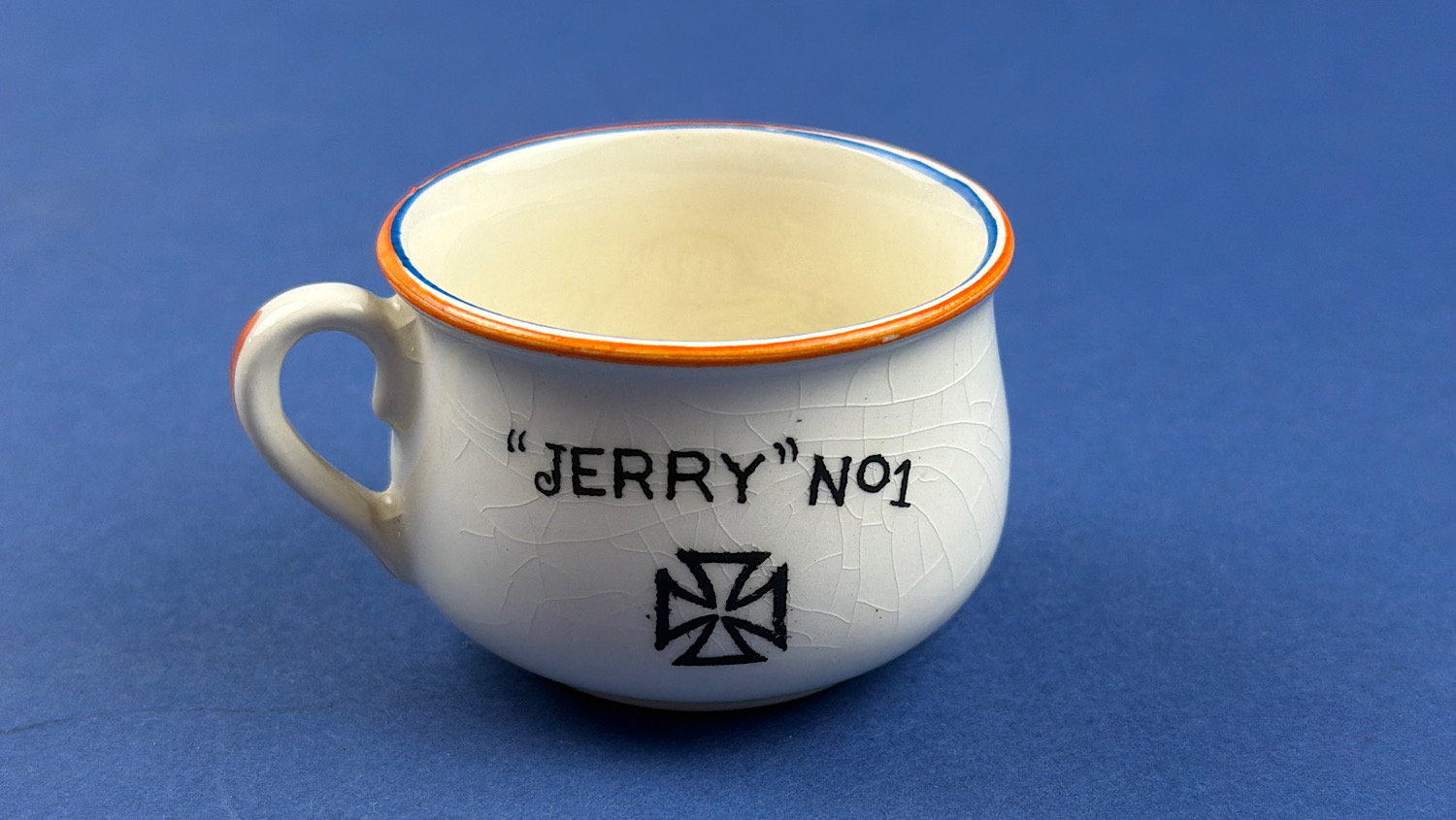 Reverse view of WW2 Fieldings anti-Hitler chamber pot ashtray marked “Jerry No 1” above an Iron Cross-style emblem.