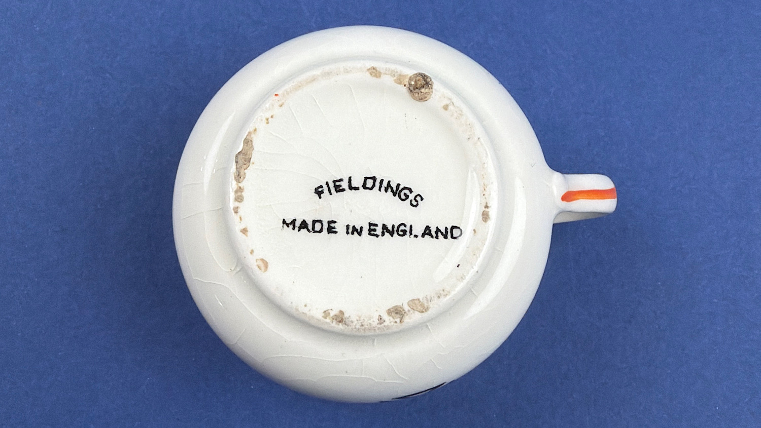 Underside of WW2 Fieldings anti-Hitler chamber pot ashtray showing the “Fieldings Made in England” maker’s mark.