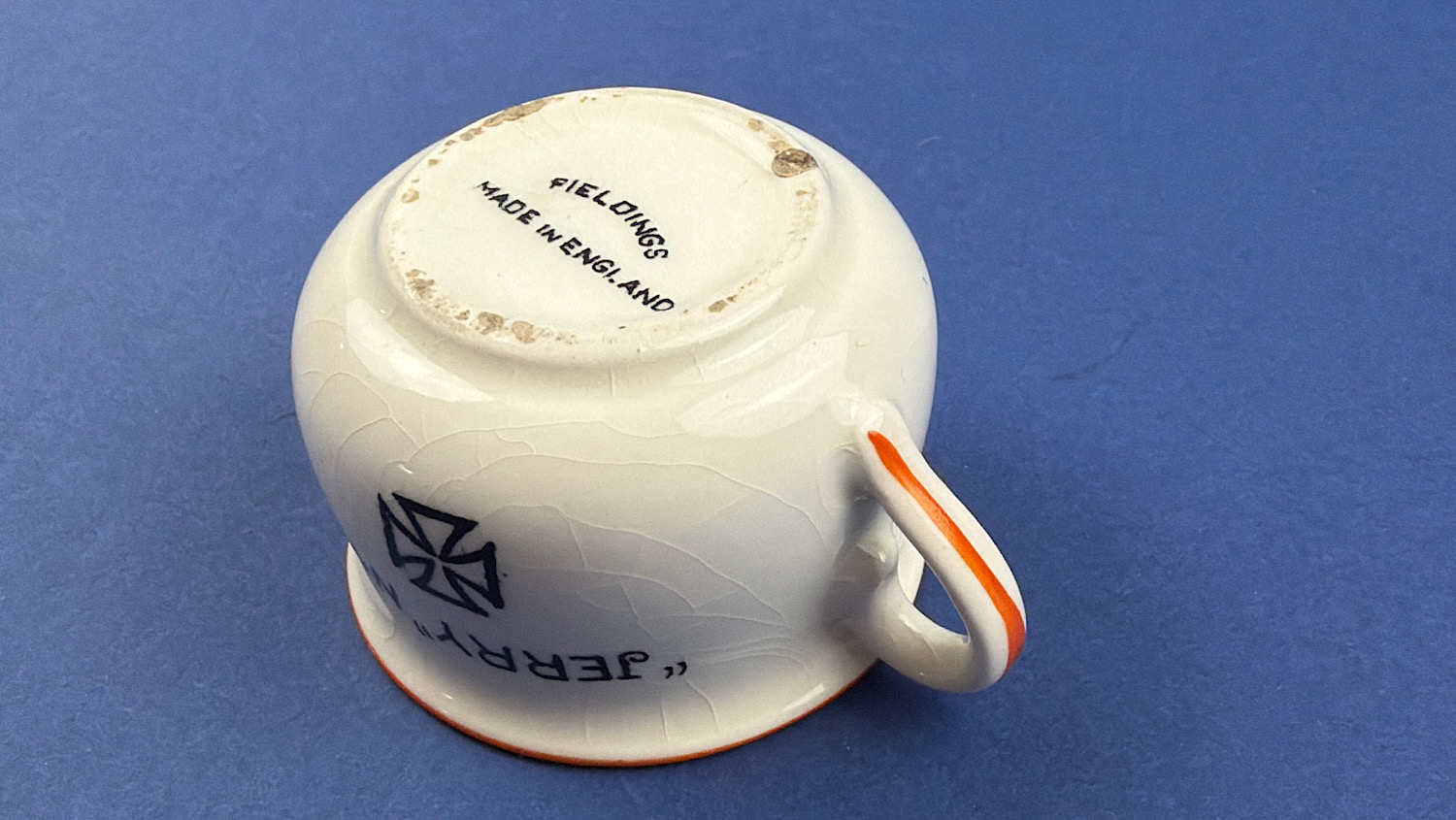 Angled underside view of WW2 Fieldings anti-Hitler ashtray showing the maker’s mark, handle and crazed glaze.